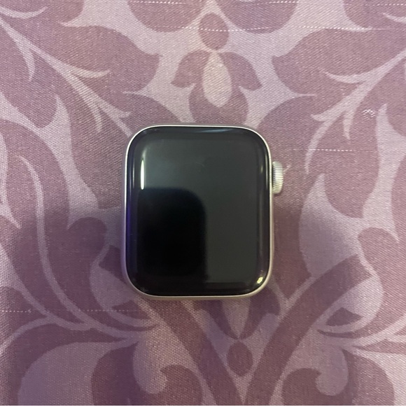 Apple Watch SE 40MM GPS Locked - Picture 1 of 8